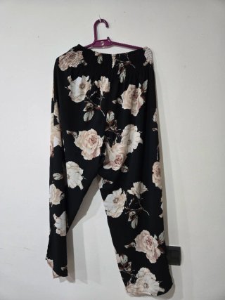 Pantalón negro estampado floral talla única