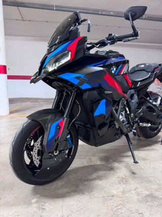 BMW M1000XR Negra y Roja
