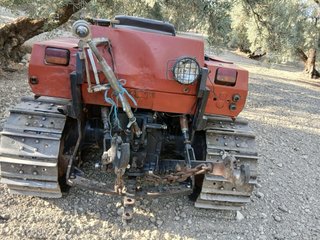 Tractor Fiat 70-65 de cadenas