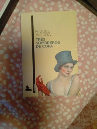 Tres sombreros de copa
