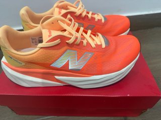 New Balance FuelCell Rebel V5 Talla 43