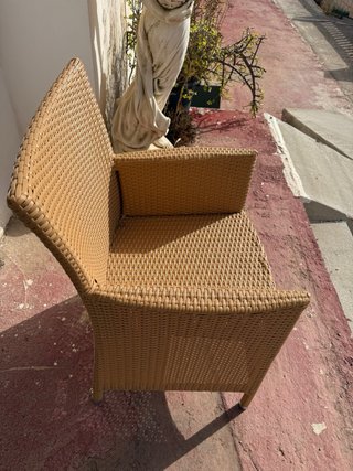 Sillón de mimbre para porche color beige