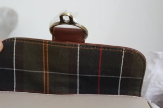 Bandolera Barbour Beige y Marrón