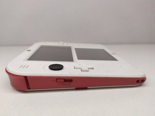 Nintendo 2DS Blanca Roja NO Carga + Juego (LEED)