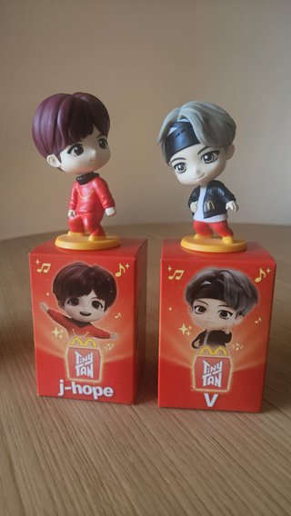 TinyTAN McDonalds V y J-Hope Figuras