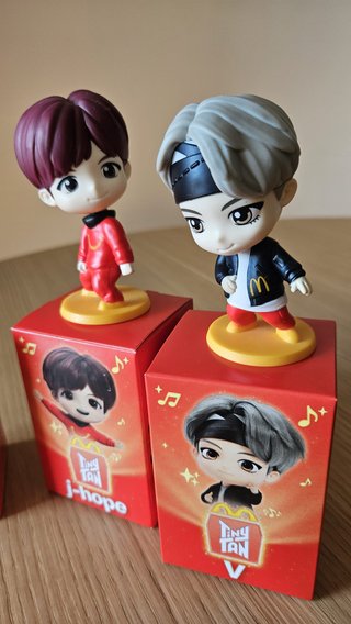 TinyTAN McDonalds V y J-Hope Figuras