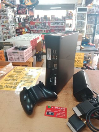 CONSOLA MICROSOFT XBOX 360 S 4GB MANDO Y CABLES