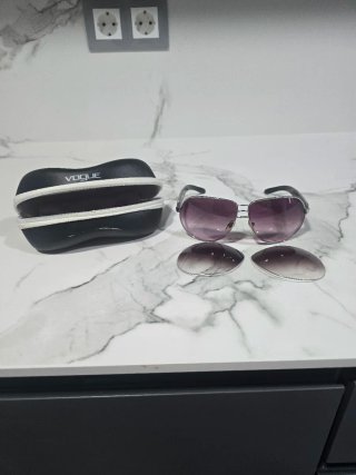Gafas de sol Vogue moradas y plateadas