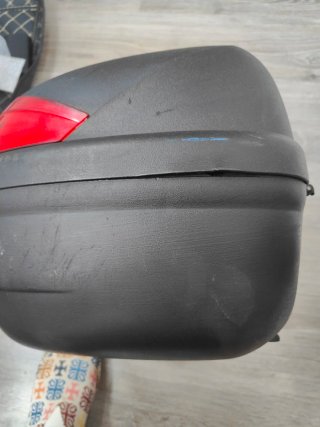 Baúl Givi Negro con Soporte