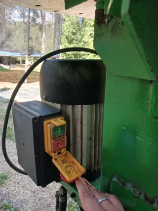 Astilladora de leña eléctrica verde