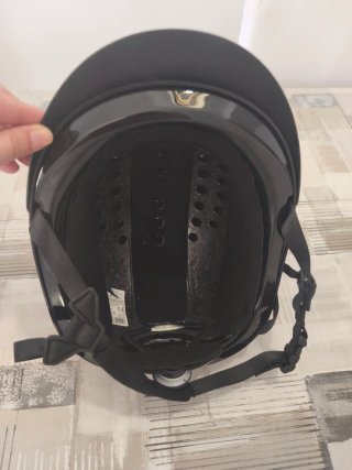 Casco de hípica negro marca Fouganza