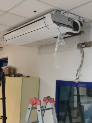 TECNICO Lampista aire acondicionado electricid.