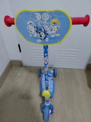 Patinete infantil rosa y azul