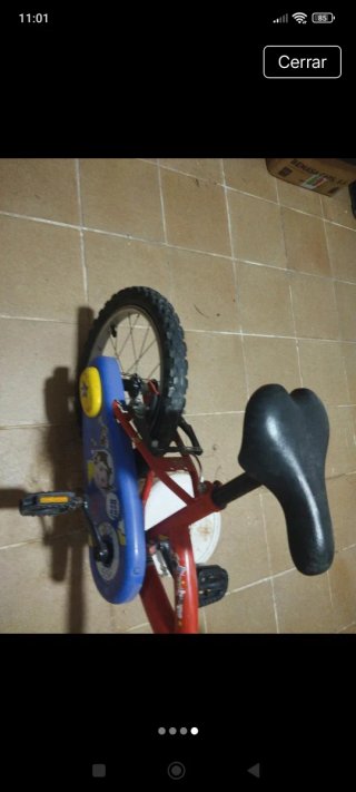 Bicicleta infantil roja