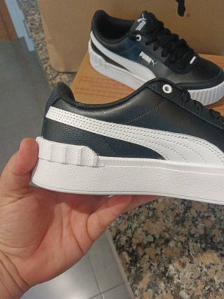 Zapatillas Puma Carina Negras y Blancas