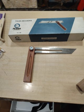 Falsa escuadra antigua madera y metal
