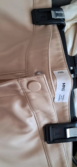 Pantalón Mango Piel Sintética Talle Alto Beige M