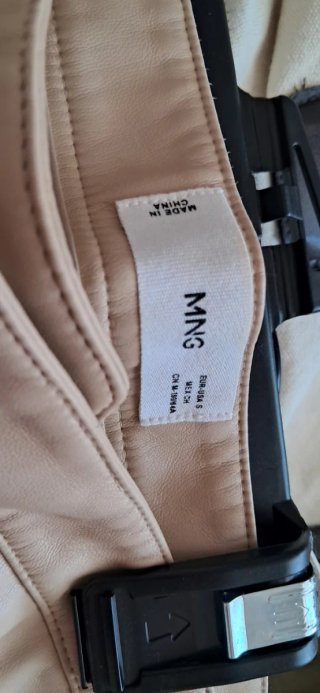 Pantalón Mango Piel Sintética Talle Alto Beige M