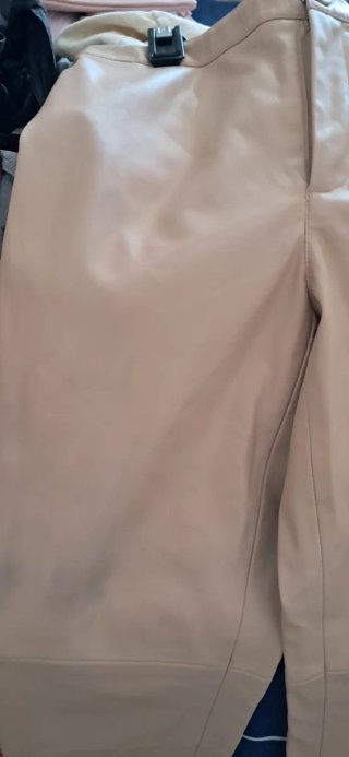 Pantalón Mango Piel Sintética Talle Alto Beige M