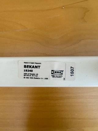 Escritorio Bekant Ikea Madera y Metal