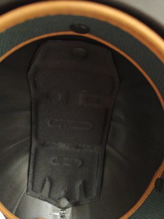 Casco patinete negro con visera