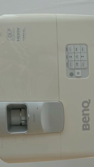 Proyector Benq + Pantalla Motorizada 120"