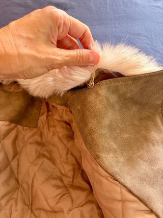 Chaqueta Anewsta con cuello de pelo