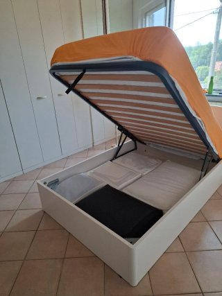 Letto una piazza e mezza con contenitore