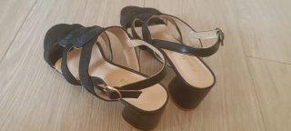 Sandalias de tacón negras