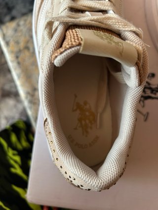 Zapatillas U.S. Polo Assn. Beige y Dorado