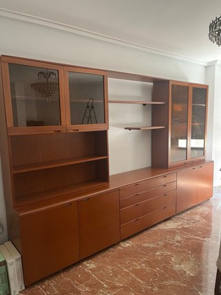 Mueble de salón-comedor madera y cristal