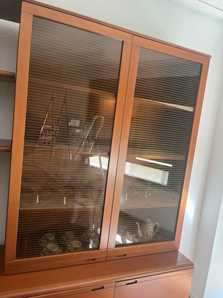 Mueble de salón-comedor madera y cristal