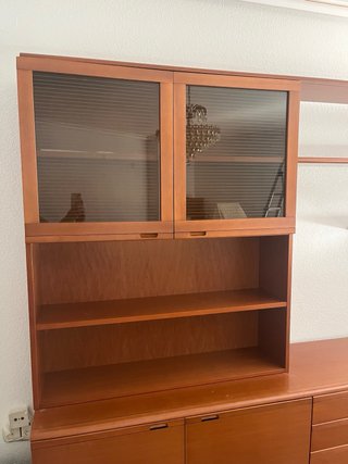 Mueble de salón-comedor madera y cristal