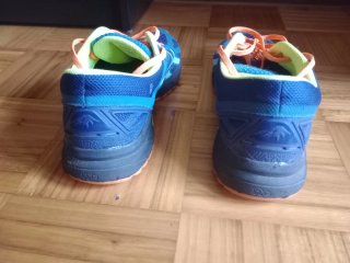 Playeros Asics azules y verdes