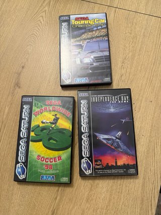 Consola Sega Saturn + Mando + 3 Juegos