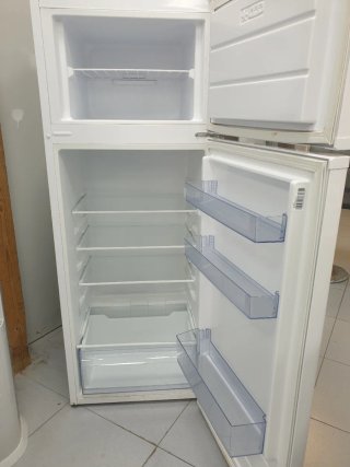 Nevera Indesit 1.43m x 54cm