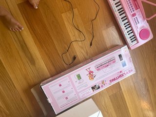 Piano infantil rosa con micrófono