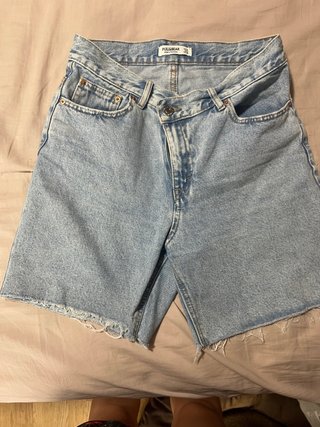 Bermuda Vaquera Cruzada Asimétrica Pull&Bear Talla