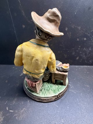 Figura di ciabattino artigianale vintage