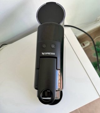 Cafetera Nespresso Essenza Mini Negra