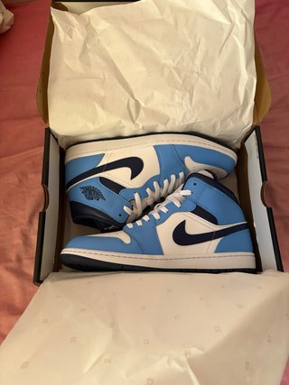 Nike Jordan 1 Mid Azul y Blanco