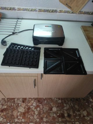 Sandwichera Taurus con placas intercambiables