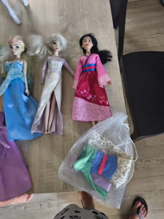 Muñecas Disney con Elsa y caballo de hielo