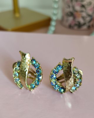 Pendientes vintage dorados con strass azul