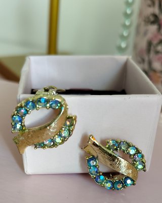 Pendientes vintage dorados con strass azul