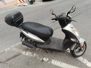 Kymco Agility 125 Scooter Plata/Negro