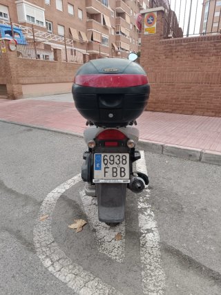 Kymco Agility 125 Scooter Plata/Negro