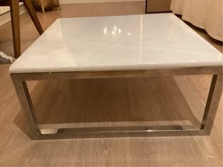 Mesa de centro mármol y acero pulido