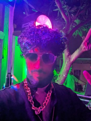 Disfraz Bad Bunny: Peluca, Cadena y Gafas