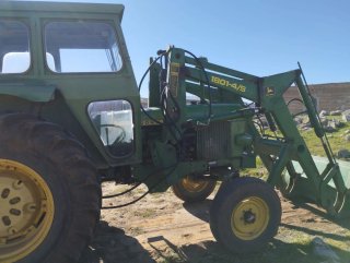 Tractor John Deere 2135